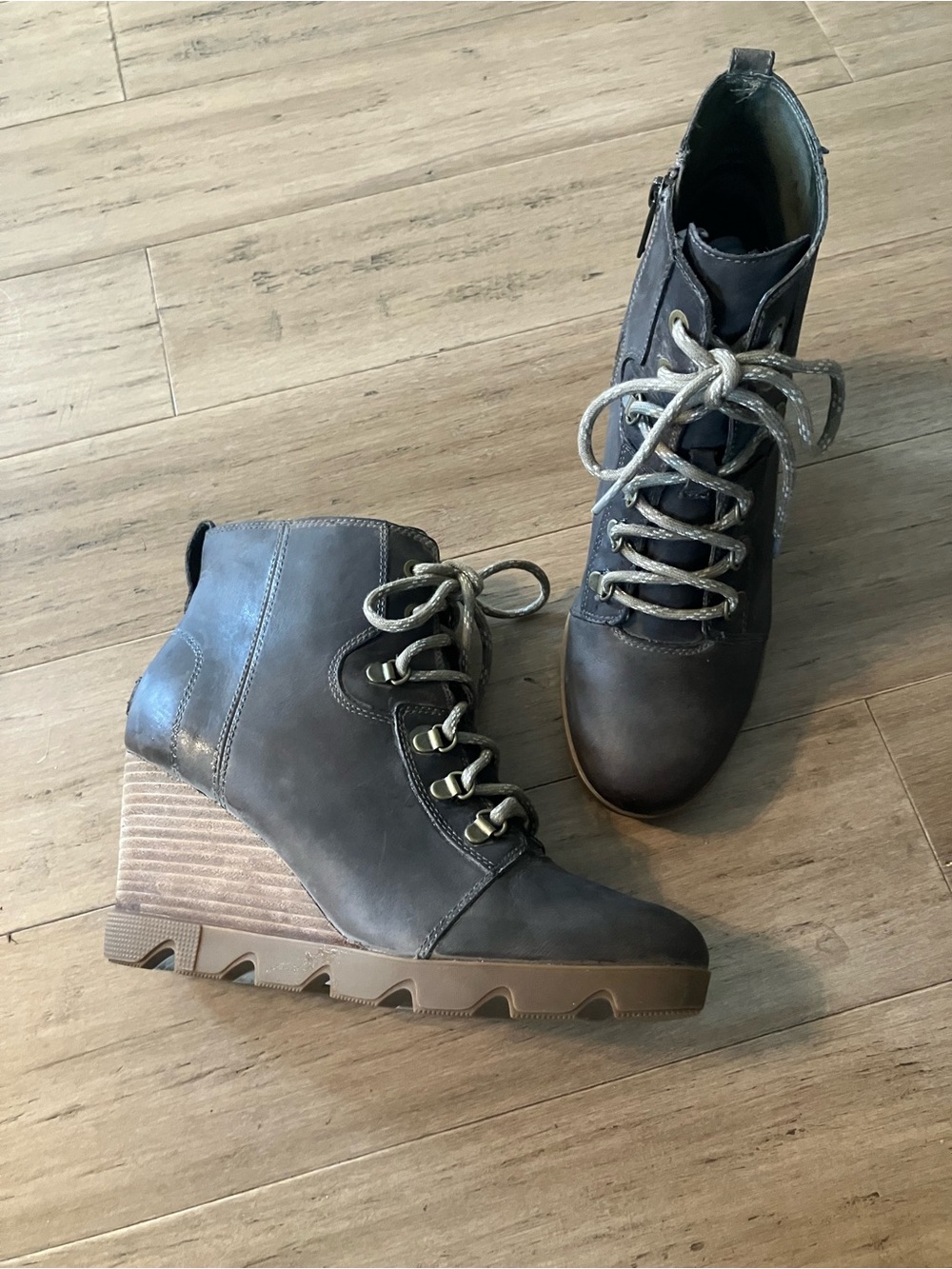 Sorel dark grey leather ankle lace up side zip wedge heel boot. Size 10.5